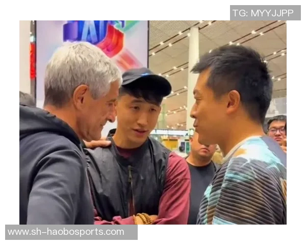 国安球迷机场送别塞蒂恩张源泪洒离别情深 国安球迷机场送别塞蒂恩张源泪洒离别情深