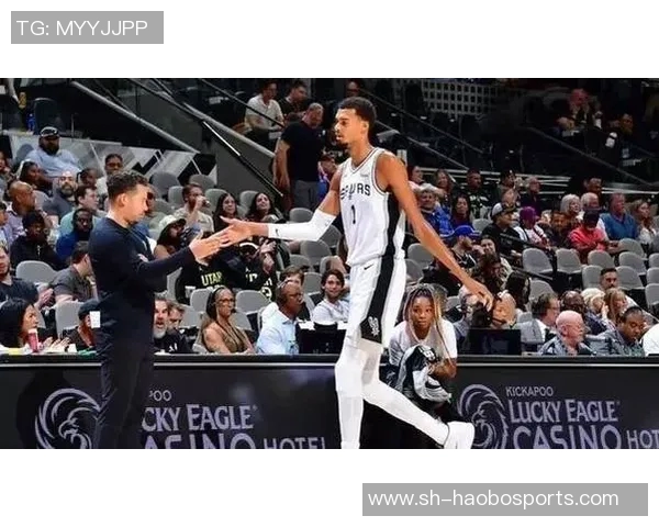 名嘴点评文班亚马身体变化超预期展现强壮实力