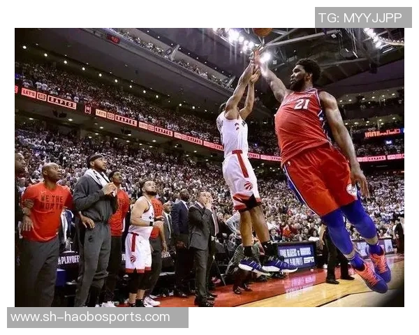 八村压哨三分绝杀后迅速退场被队友抓回现场引发笑声 八村压哨三分绝杀后迅速退场被队友抓回现场引发笑声